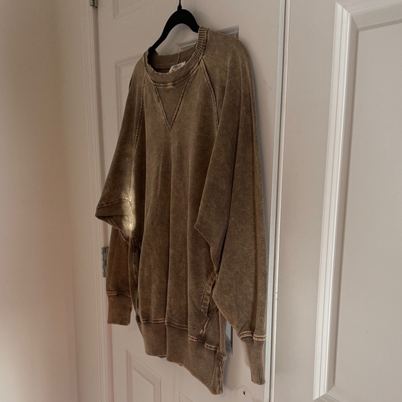 NWOT Zenana Acid Washed Pullover Sweatshirt in Mocha Size Medium - Picture 6 of 7